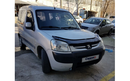 Дефлектор капота Citroen Berlingo 2002-2008