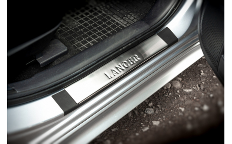 Накладки на пороги Mitsubishi Lancer X