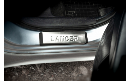 Накладки на пороги Mitsubishi Lancer X