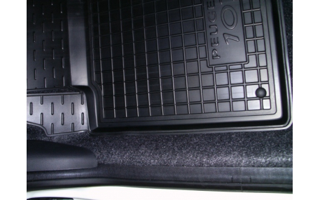 Коврики в салон Peugeot 107