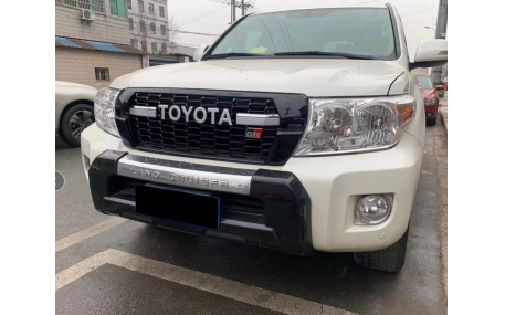 Решетка радиатора Toyota Land Cruiser 200