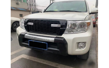 Решетка радиатора Toyota Land Cruiser 200