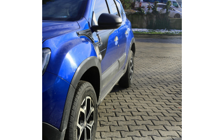 Молдинги дверей Renault Duster