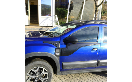 Молдинги дверей Renault Duster