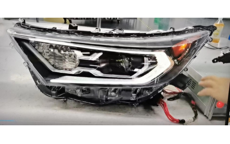 Фары передние Toyota Rav4