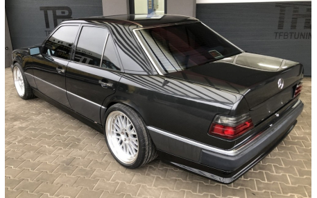 Накладка задняя Mercedes E-class W124
