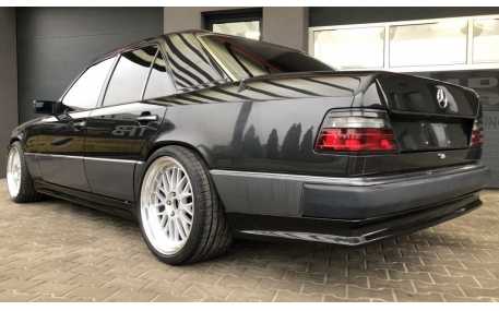 Накладка задняя Mercedes E-class W124