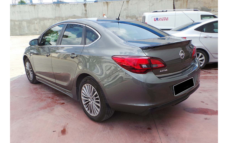 Накладка задняя Opel Astra J