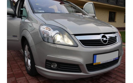 Накладка передняя Opel Zafira B 2005-2008