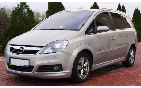 Накладка передняя Opel Zafira B 2005-2008