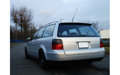 Накладка задней двери Volkswagen Passat B5