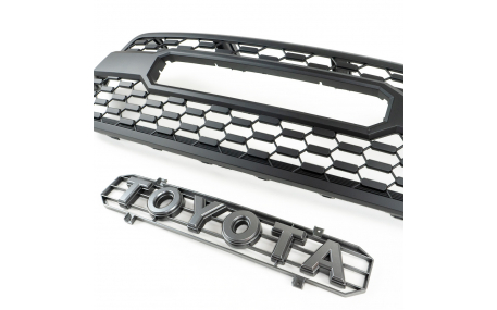 Решетка радиатора Toyota Hilux 2018-2020