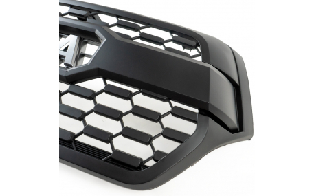 Решетка радиатора Toyota Hilux 2018-2020