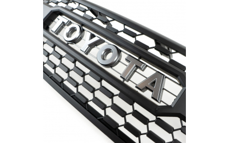 Решетка радиатора Toyota Hilux 2018-2020