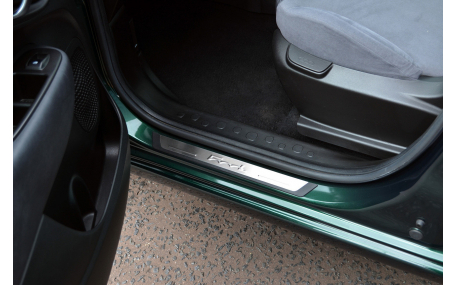 Накладки на пороги Fiat 500L