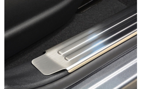 Накладки на пороги Nissan Juke