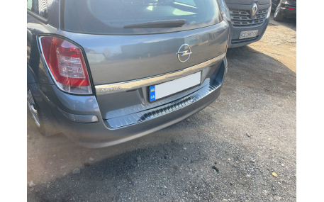 Накладка на задний бампер Opel Astra H