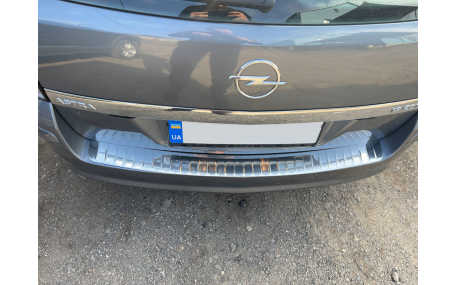 Накладка на задний бампер Opel Astra H