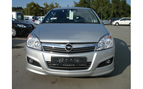 Накладка передняя Opel Astra H Sedan