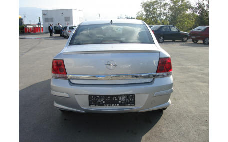 Накладка задняя Opel Astra H