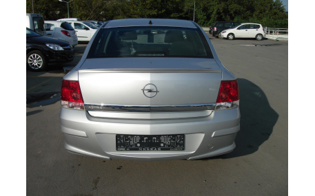 Накладка задняя Opel Astra H