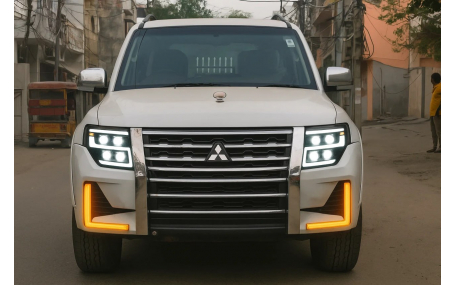 Фары передние Mitsubishi Pajero Wagon 4