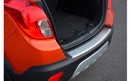 Накладка на задний бампер Chevrolet Tracker