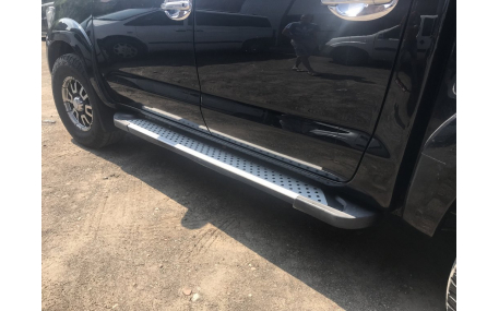 Подножки Toyota Hilux