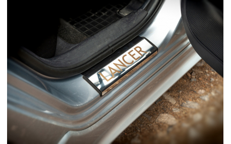 Накладки на пороги Mitsubishi Lancer X