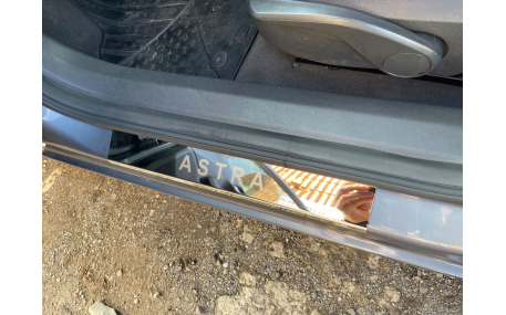 Накладки на пороги Opel Astra J