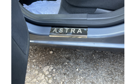 Накладки на пороги Opel Astra J