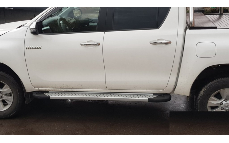 Подножки Toyota Hilux