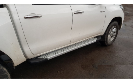 Подножки Toyota Hilux