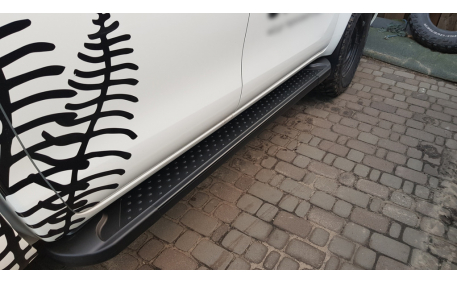 Подножки Toyota Hilux