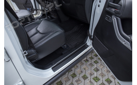 Накладки на пороги Jeep Wrangler