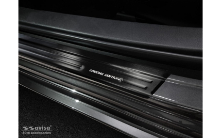 Накладки на пороги Mazda 3