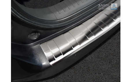 Накладка на задний бампер Toyota Prius Plus