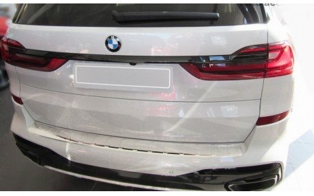 Накладка на задний бампер BMW X7 (G07)