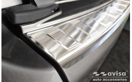 Накладка на задний бампер Mitsubishi Outlander XL