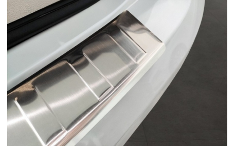 Накладка на задний бампер BMW X6 (F16)