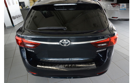 Накладка на задний бампер Toyota Avensis