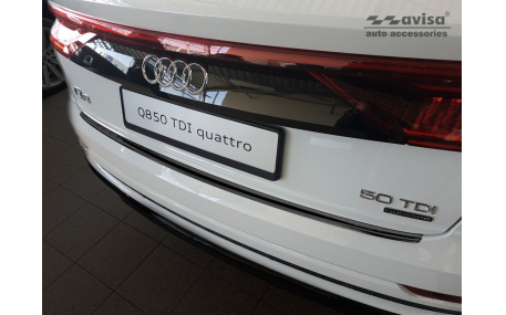 Накладка на задний бампер Audi Q8