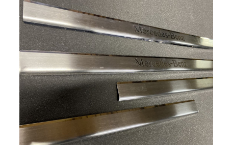 Накладки на пороги Mercedes E-class W124