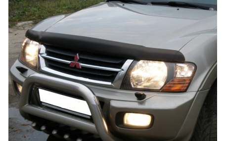 Дефлектор капота Mitsubishi Pajero