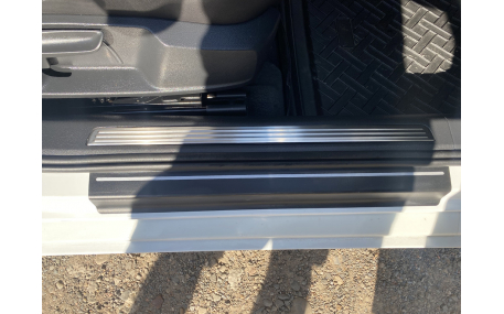 Накладки на пороги Volkswagen Passat B8