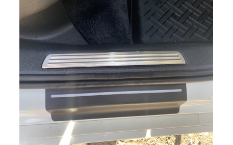 Накладки на пороги Volkswagen Passat B8