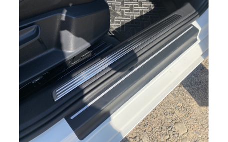 Накладки на пороги Volkswagen Passat B8
