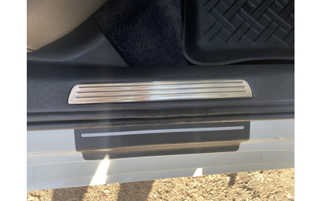 Накладки на пороги Volkswagen Passat B8