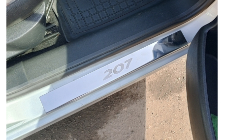 Накладки на пороги Peugeot 207