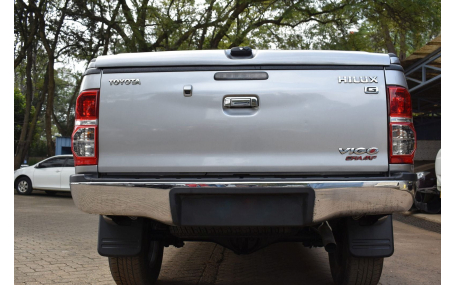 Бампер задний Toyota Hilux